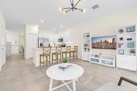 Dining - 10585 W 33 Ln, Hialeah, FL 33018 photo 1 of 3