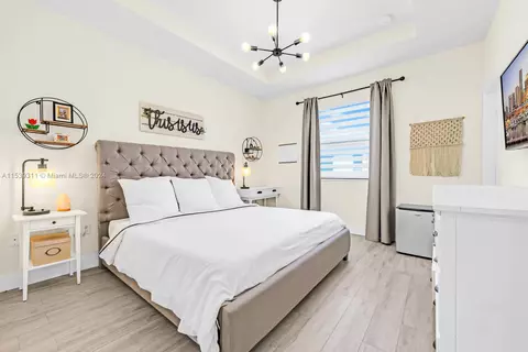 Bedroom - 10585 W 33 Ln, Hialeah, FL 33018 photo 1 of 4