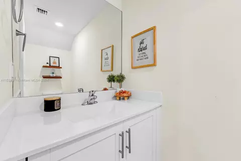 Bath - 10585 W 33 Ln, Hialeah, FL 33018 photo 1 of 3