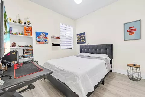 Bedroom - 10585 W 33 Ln, Hialeah, FL 33018 photo 3 of 4