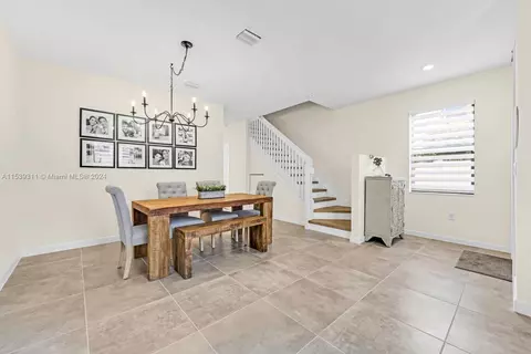 Dining - 10585 W 33 Ln, Hialeah, FL 33018 photo 2 of 3