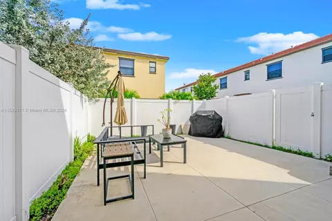 Exterior - 10585 W 33 Ln, Hialeah, FL 33018 photo 2 of 2