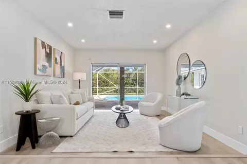 7451 NW 10 Ct, Plantation, FL 33313