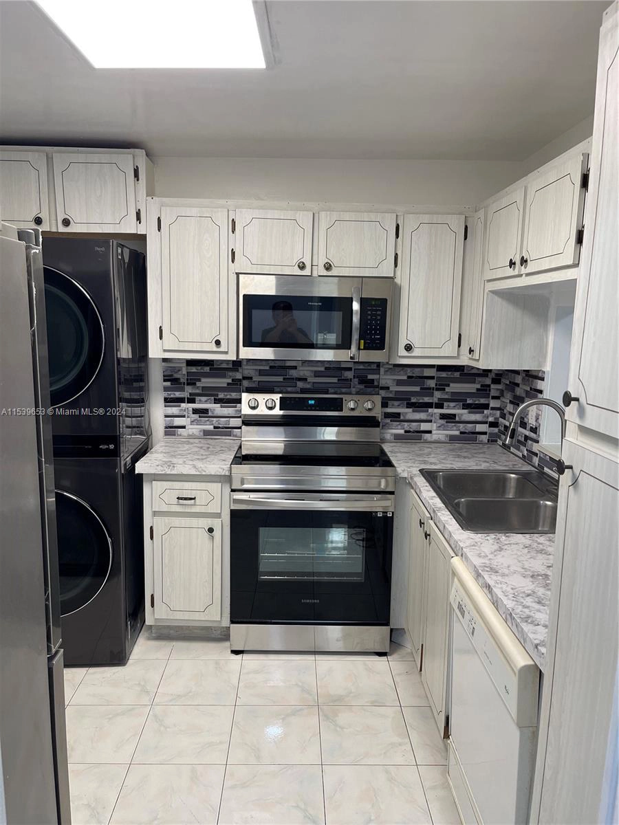 233 NE 14th Ave Unit 406  