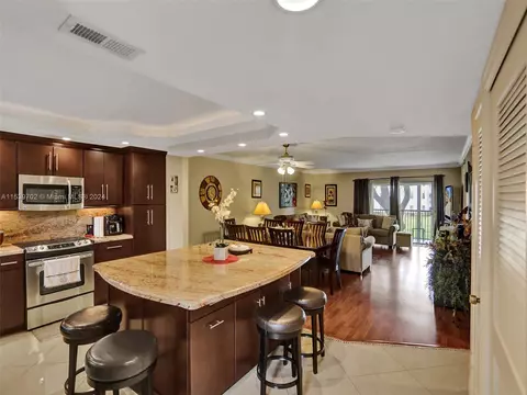 211 S Hollybrook Dr #207, Pembroke Pines, FL 33025