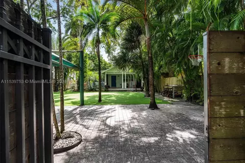 3792 Kumquat Ave, Miami, FL 33133