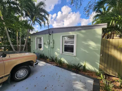 630 SW 1st Ct, Hallandale Beach, FL 33009