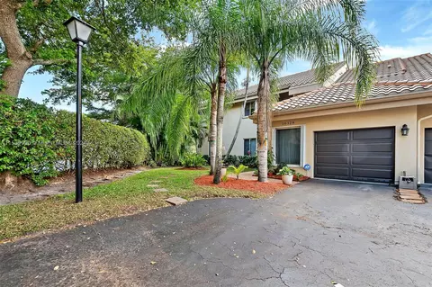 16328 Malibu Dr #14, Weston, FL 33326