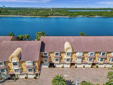 4212 N Ocean Dr, Hollywood, FL 33019