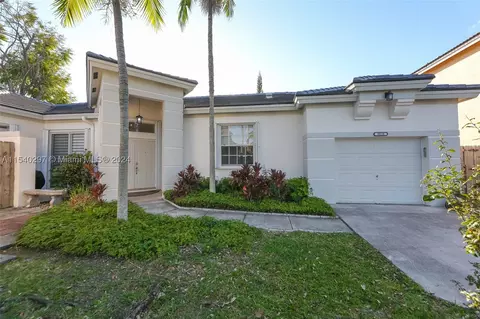 9020 SW 214th St, Cutler Bay, FL 33189
