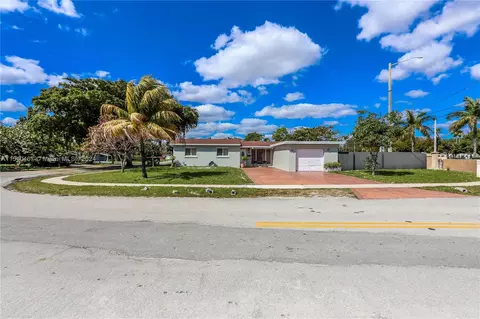 10 SW 63rd Ter, Pembroke Pines, FL 33023
