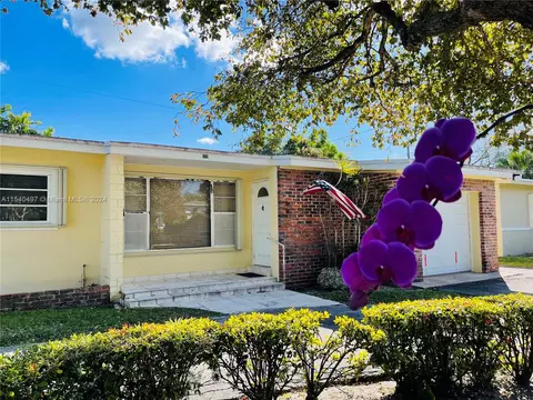 9350 SW 52nd Ter, Miami, FL 33165