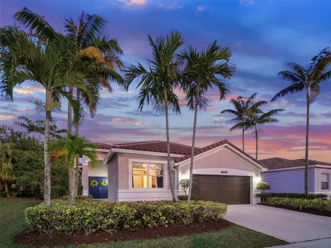722 Conservation Dr, Weston, FL 33327
