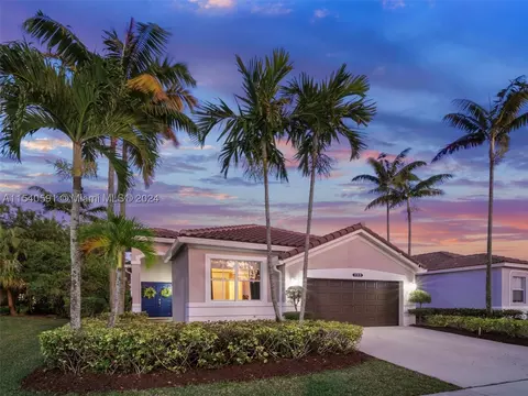 722 Conservation Dr, Weston, FL 33327