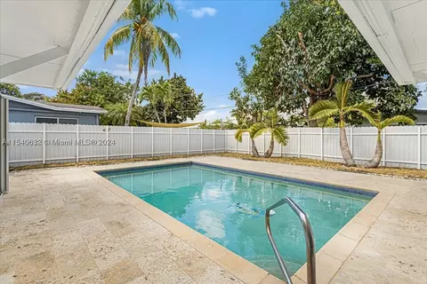 6551 Moseley St, Hollywood, FL 33024