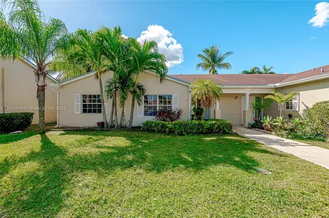 806 NE 214th Ln #806-04, Miami, FL 33179