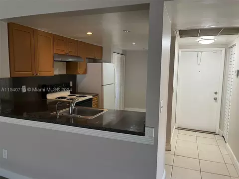 851 NE 207th Ter #6-101, Miami, FL 33179
