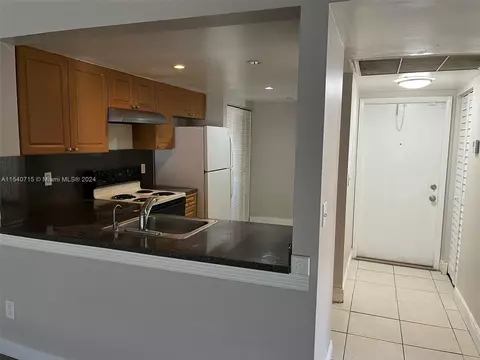 851 NE 207th Ter #6-101, Miami, FL 33179