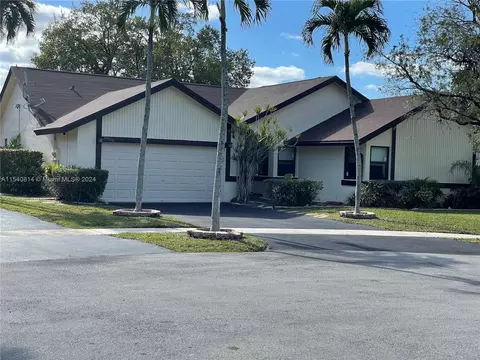9766 NW 41st St, Sunrise, FL 33351