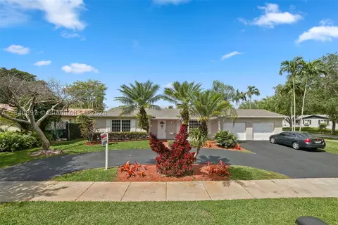 9900 SW 97th Ct, Miami, FL 33176