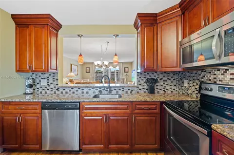 1024 SE 3rd Ave #303, Dania Beach, FL 33004