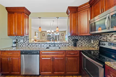 1024 SE 3rd Ave #303, Dania Beach, FL 33004