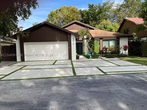 4919 SW 147th Pl, Miami, FL 33185