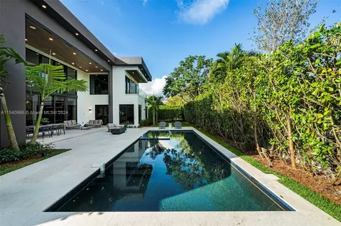 Exterior - 9595 SW 72 Ct, Pinecrest, FL 33156 photo 10 of 13