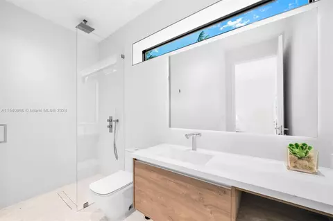 Bath - 9595 SW 72 Ct, Pinecrest, FL 33156 photo 1 of 5