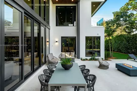Exterior - 9595 SW 72 Ct, Pinecrest, FL 33156 photo 6 of 13