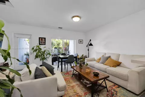 Living - Undisclosed, Key Biscayne, FL 33149 photo 1 of 4