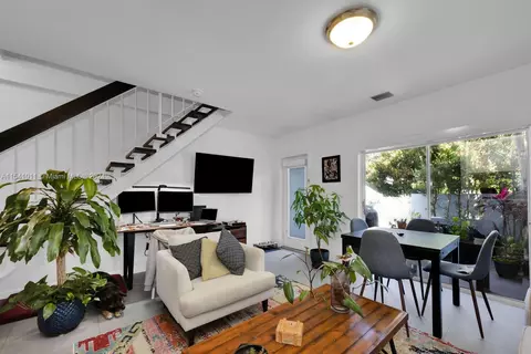 Living - Undisclosed, Key Biscayne, FL 33149 photo 2 of 4
