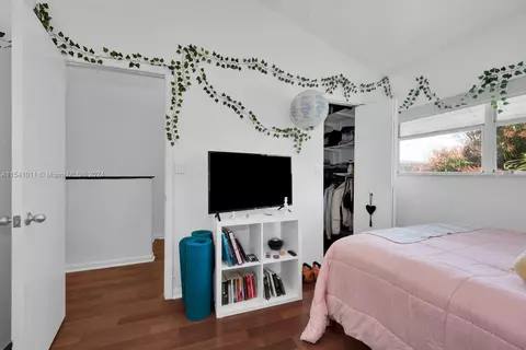 Bedroom - Undisclosed, Key Biscayne, FL 33149 photo 4 of 4