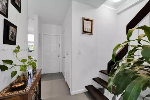 Entry Way - Undisclosed, Key Biscayne, FL 33149 photo 1 of 2