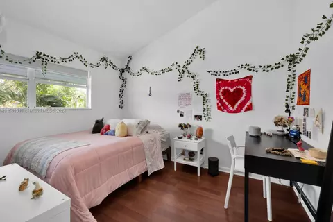 Bedroom - Undisclosed, Key Biscayne, FL 33149 photo 3 of 4