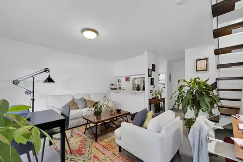 Living - Undisclosed, Key Biscayne, FL 33149 photo 3 of 4