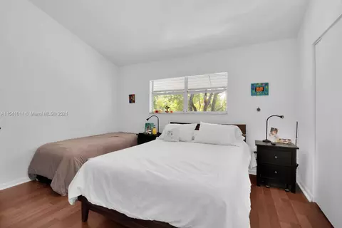 Bedroom - Undisclosed, Key Biscayne, FL 33149 photo 1 of 4