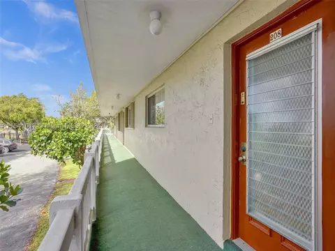 3571 Inverrary Dr #208, Lauderhill, FL 33319