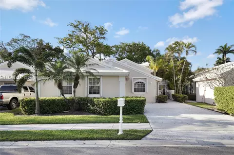 1070 W Wilshire Cir, Pembroke Pines, FL 33027