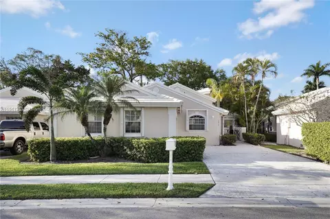 1070 W Wilshire Cir, Pembroke Pines, FL 33027
