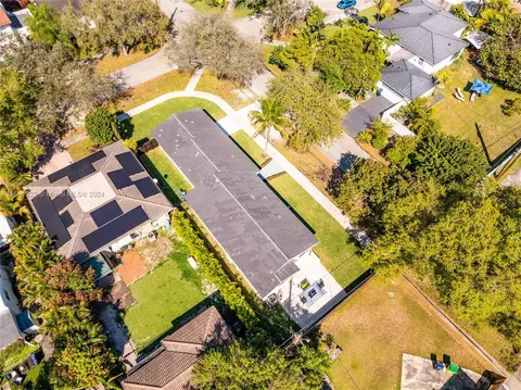 View/Area - 8950 NE 3rd Ave, El Portal, FL 33138 photo 2 of 7