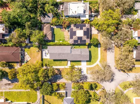 View/Area - 8950 NE 3rd Ave, El Portal, FL 33138 photo 5 of 7