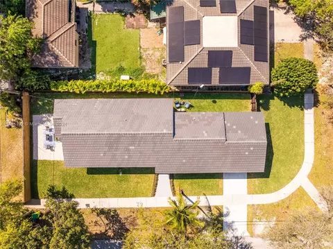 View/Area - 8950 NE 3rd Ave, El Portal, FL 33138 photo 6 of 7