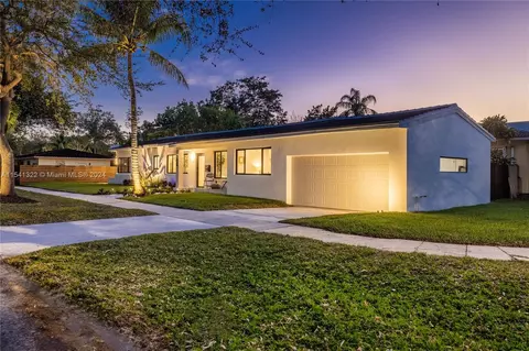 Exterior - 8950 NE 3rd Ave, El Portal, FL 33138 photo 10 of 12
