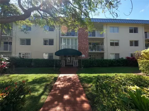 240 Galen Dr #216, Key Biscayne, FL 33149