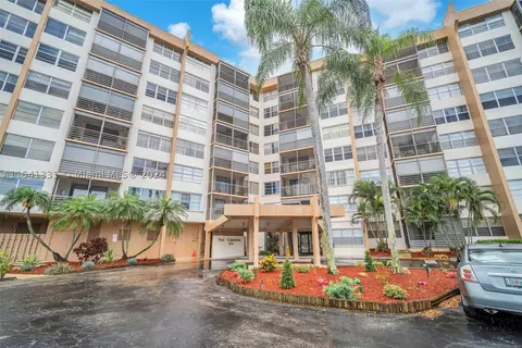 1200 Saint Charles Pl #419, Pembroke Pines, FL 33026