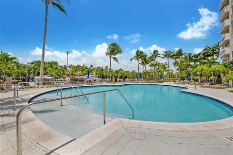 90 Edgewater Dr #220, Coral Gables, FL 33133