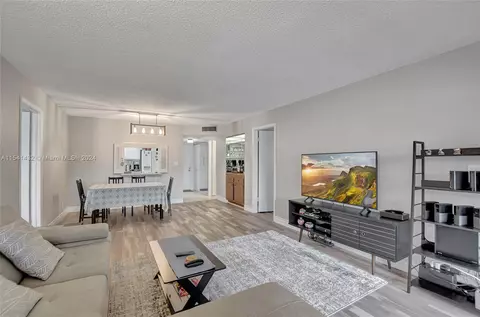 9273 SW 8th St #215, Boca Raton, FL 33428