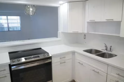1333 E Hallandale Beach Blvd #122, Hallandale Beach, FL 33009