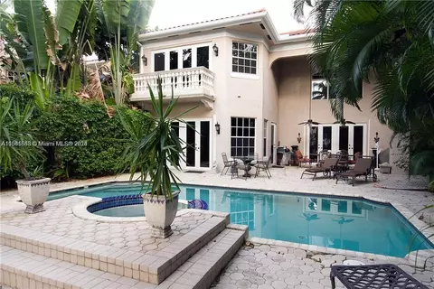 19412 E 38th Ct, Sunny Isles Beach, FL 33160